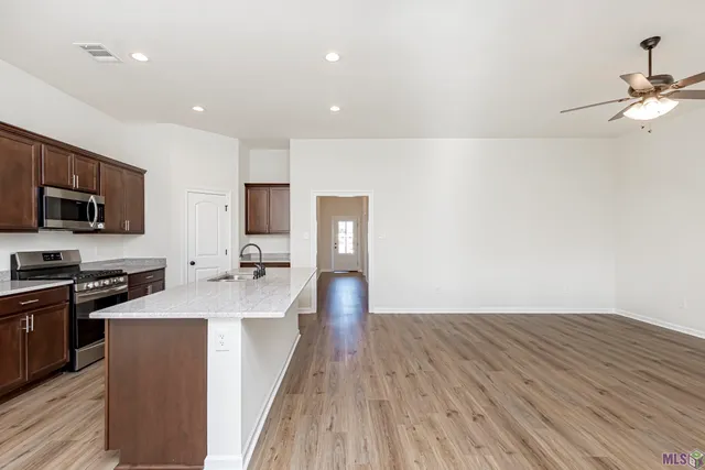 $2,300 | 41401 Cozy Way, Gonzales, LA 70737