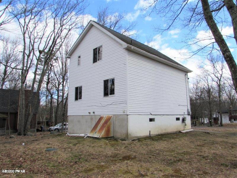 137 Roundhill Road Dingmans Ferry, PA 18328 - Photo 25 of 31