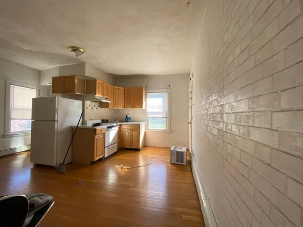 $2,300 | 11 Snow Street, Unit 2R, Boston, MA 02135