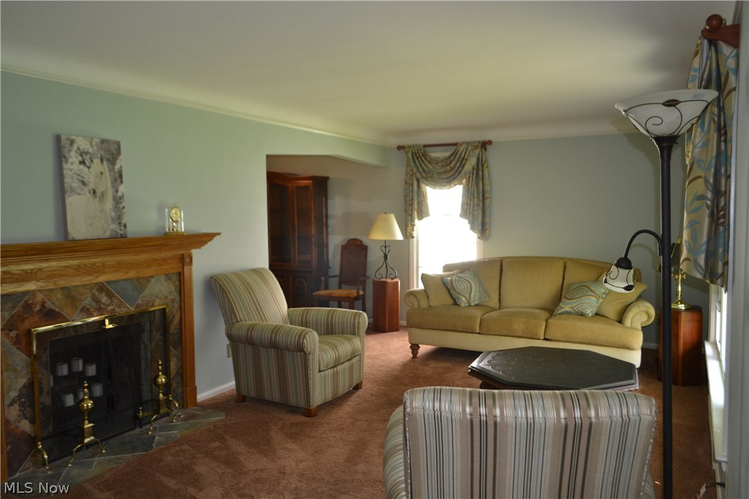 830 Quilliams Road Cleveland Heights, OH 44121 - Photo 3 of 35 Chic neutral colors throughout this home.