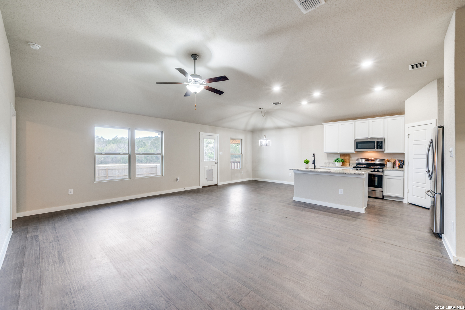 7060 Rimwood Street Live Oak, TX 78233 - Photo 4 of 19