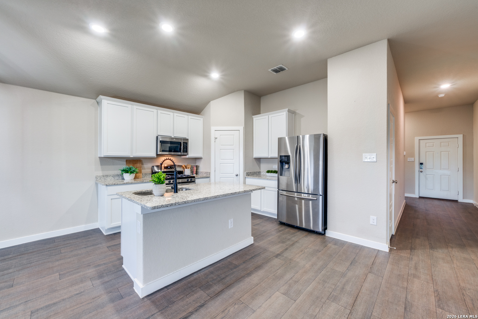 7060 Rimwood Street Live Oak, TX 78233 - Photo 6 of 19