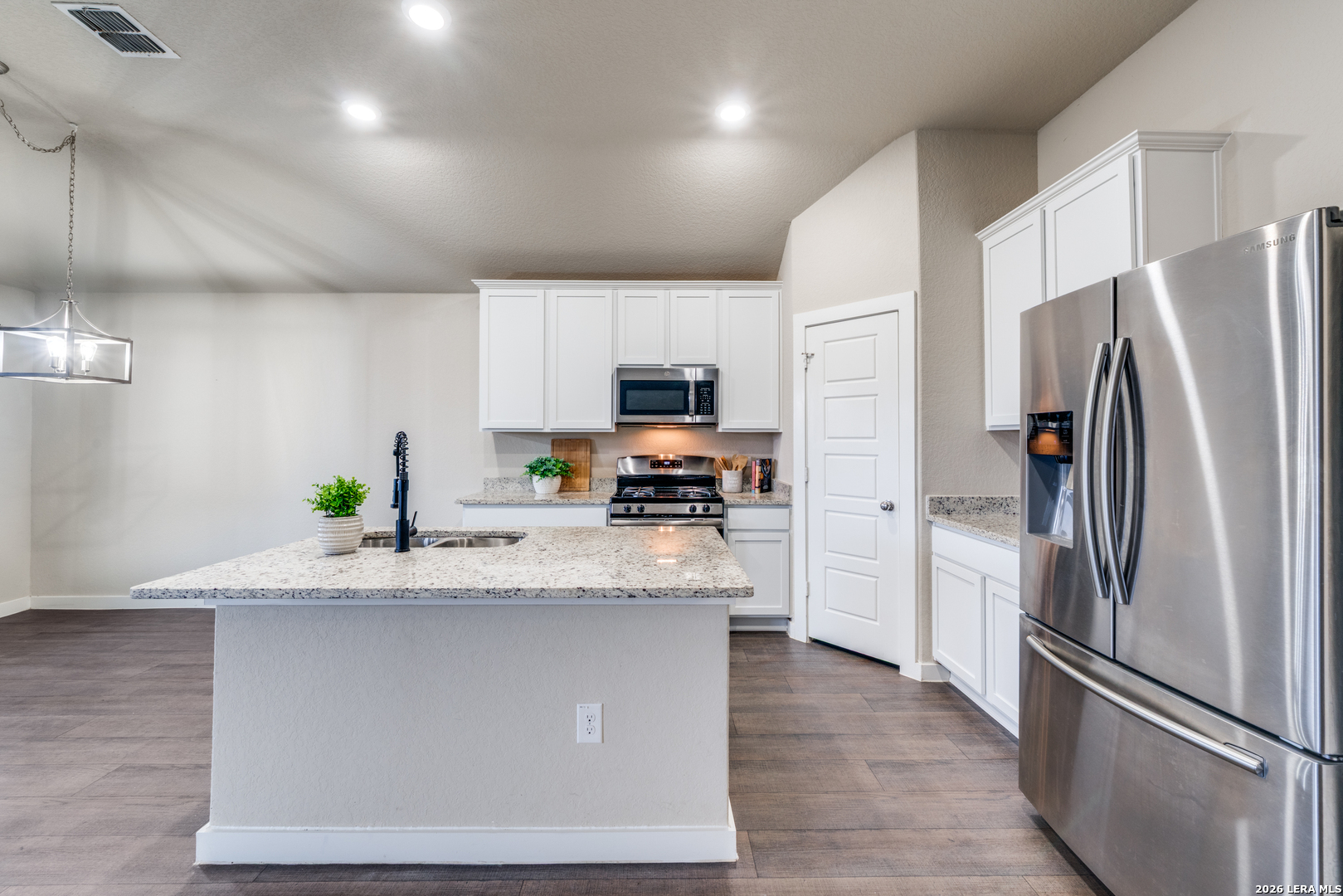 7060 Rimwood Street Live Oak, TX 78233 - Photo 7 of 19