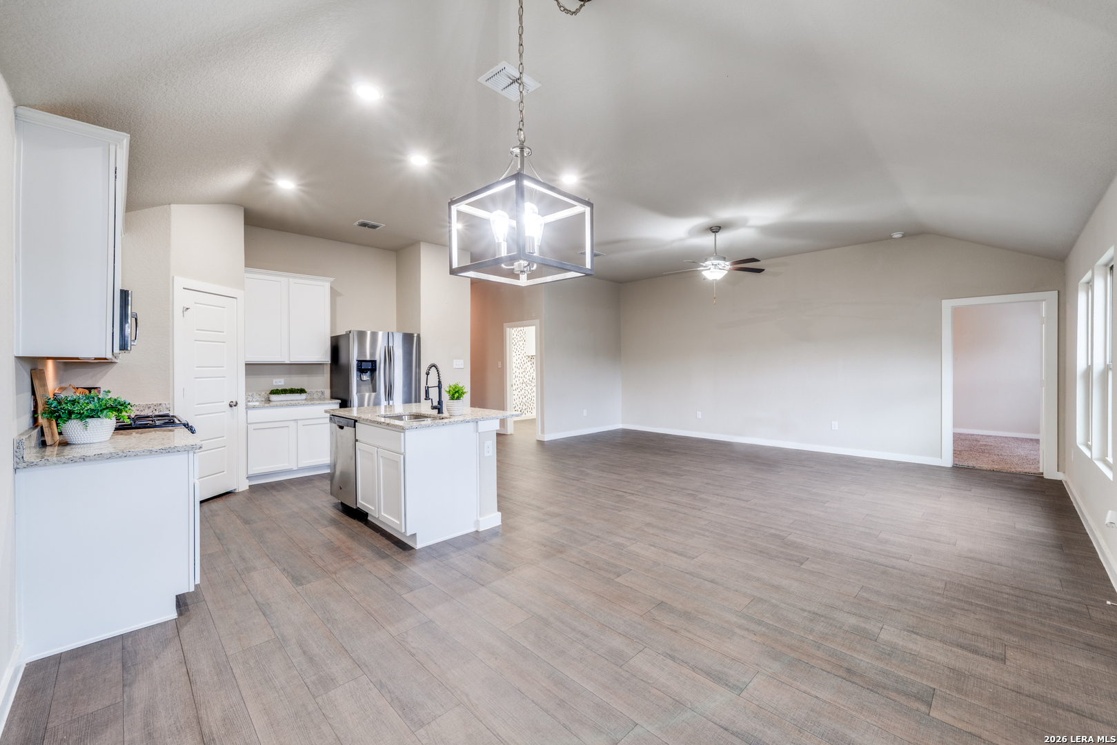 7060 Rimwood Street Live Oak, TX 78233 - Photo 8 of 19