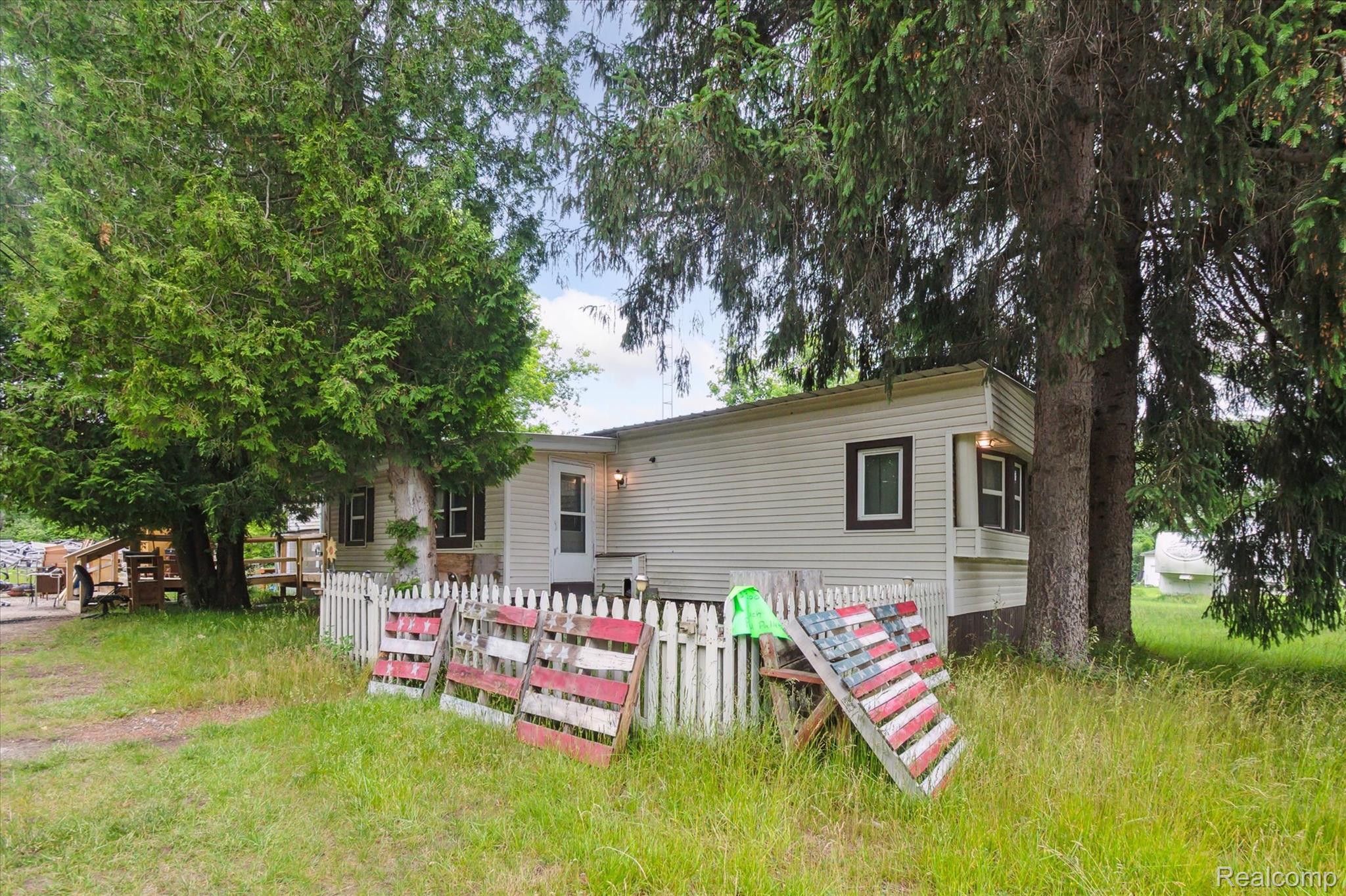 4800 South Huron Road Standish, MI 48658 - Photo 6 of 25 03-4800-S-Huron-Rd-Standish-MI-48658-WindowStill-31.jpg