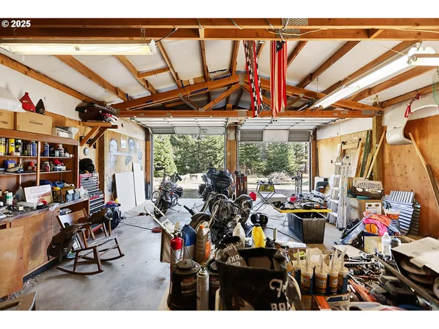 a view of a very nice looking room