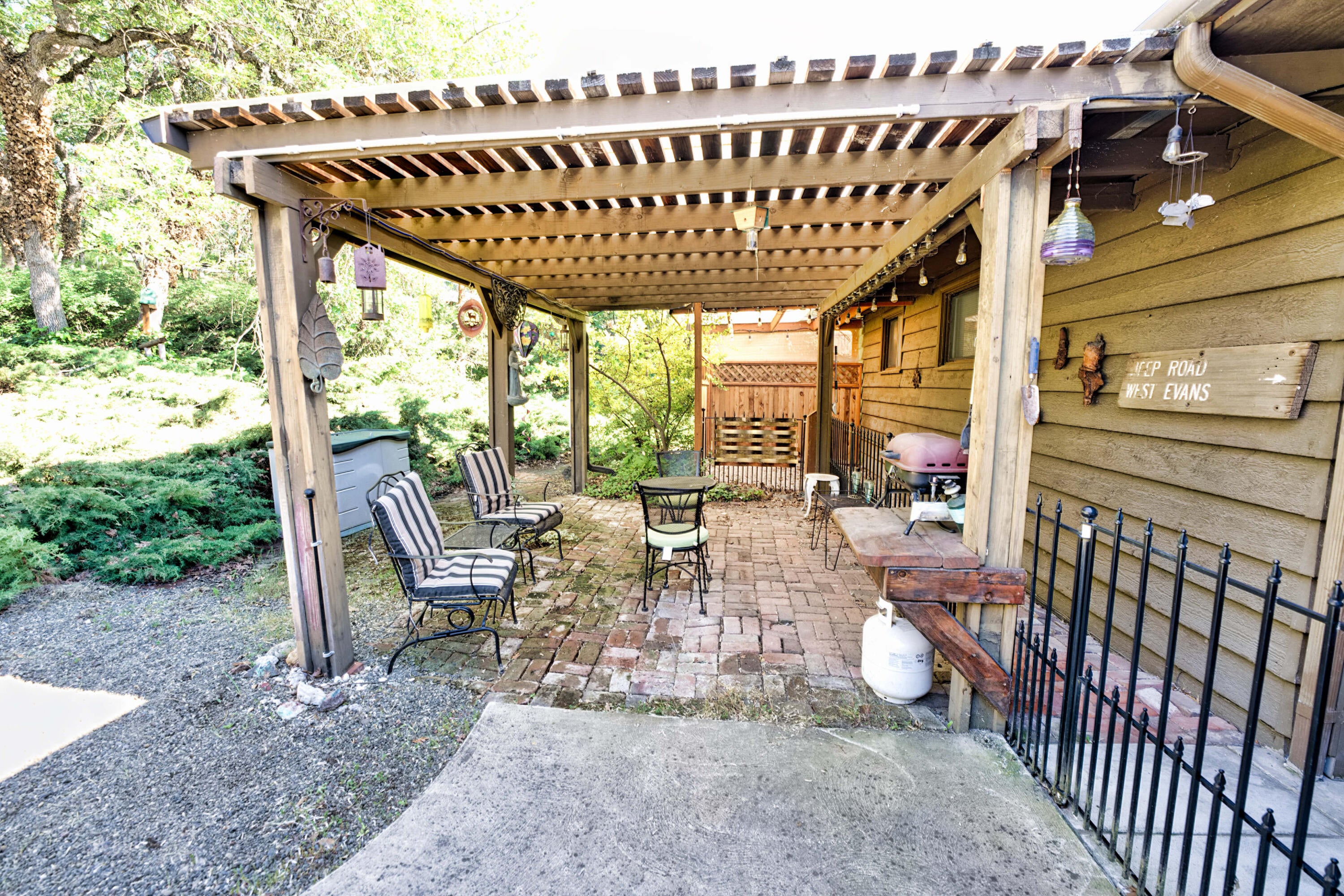 3488 North Foothill Road Medford, OR 97504 - Photo 12 of 47 Back Patio 2