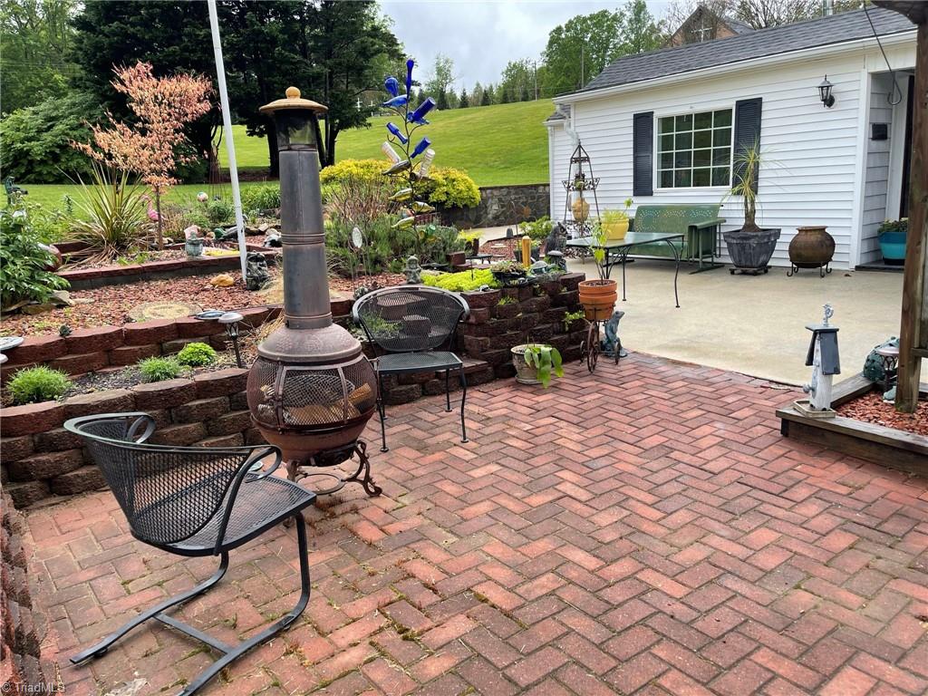 2161 Volunteer Road Pinnacle, NC 27043 - Photo 3 of 37