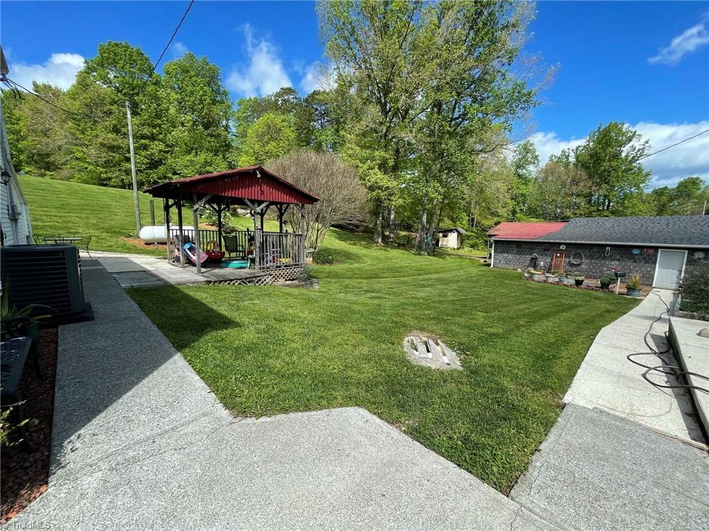 2161 Volunteer Road Pinnacle, NC 27043 - Photo 29 of 37