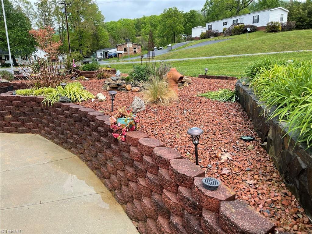 2161 Volunteer Road Pinnacle, NC 27043 - Photo 5 of 37