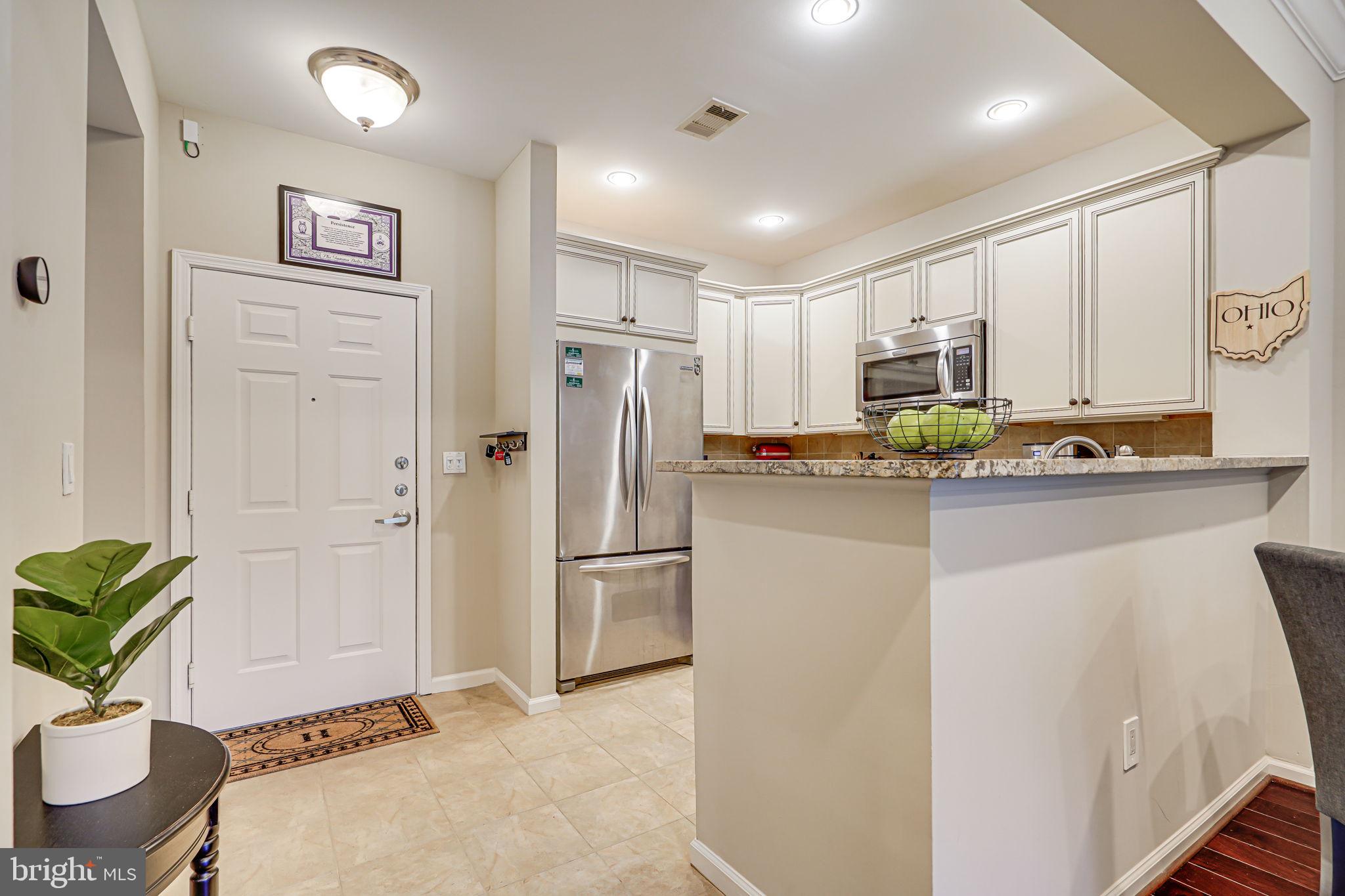 12000 Market Street, Unit 216 Reston, VA 20190 - Photo 5 of 17 Bar area