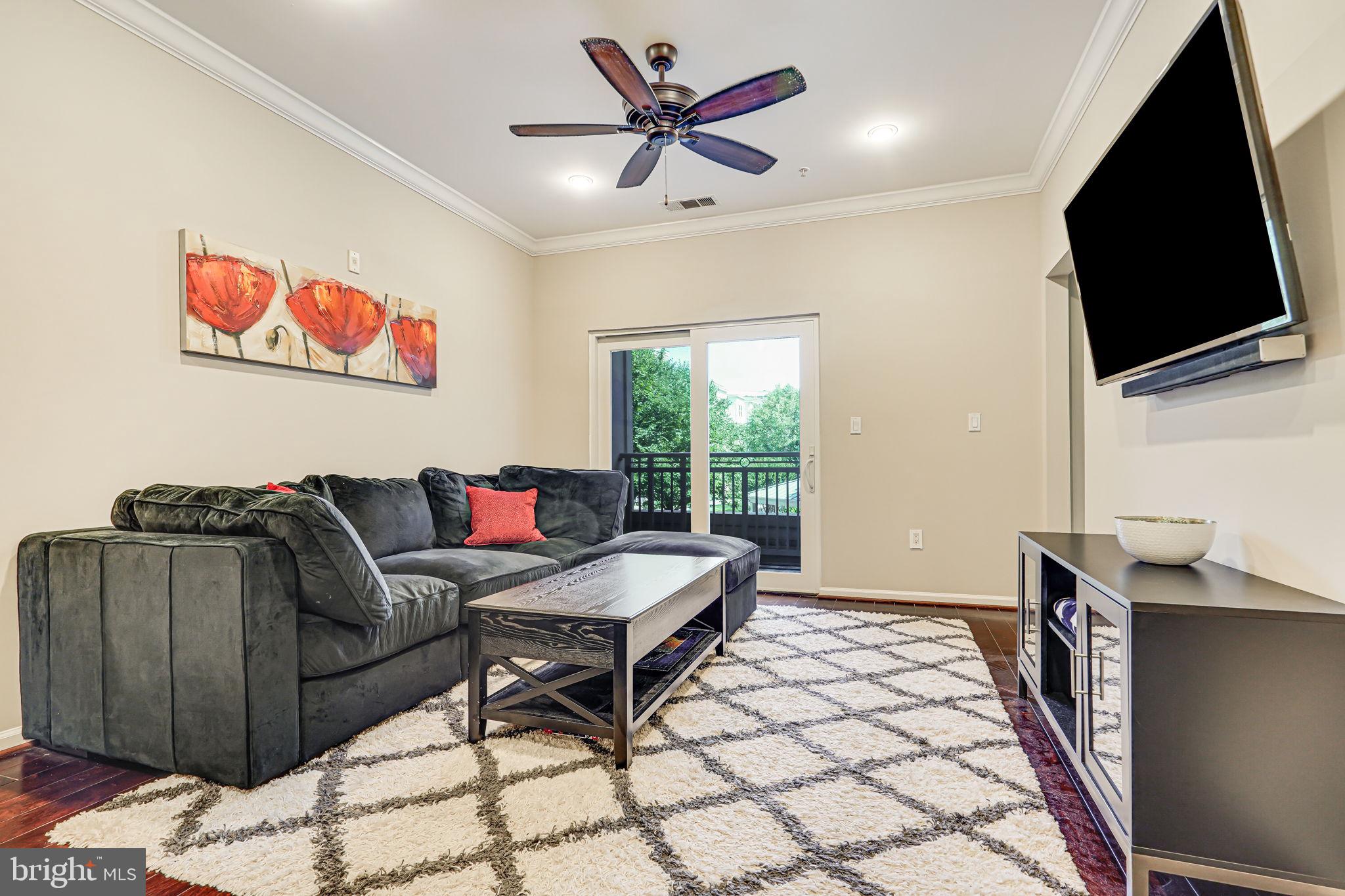 12000 Market Street, Unit 216 Reston, VA 20190 - Photo 8 of 17 Large living area