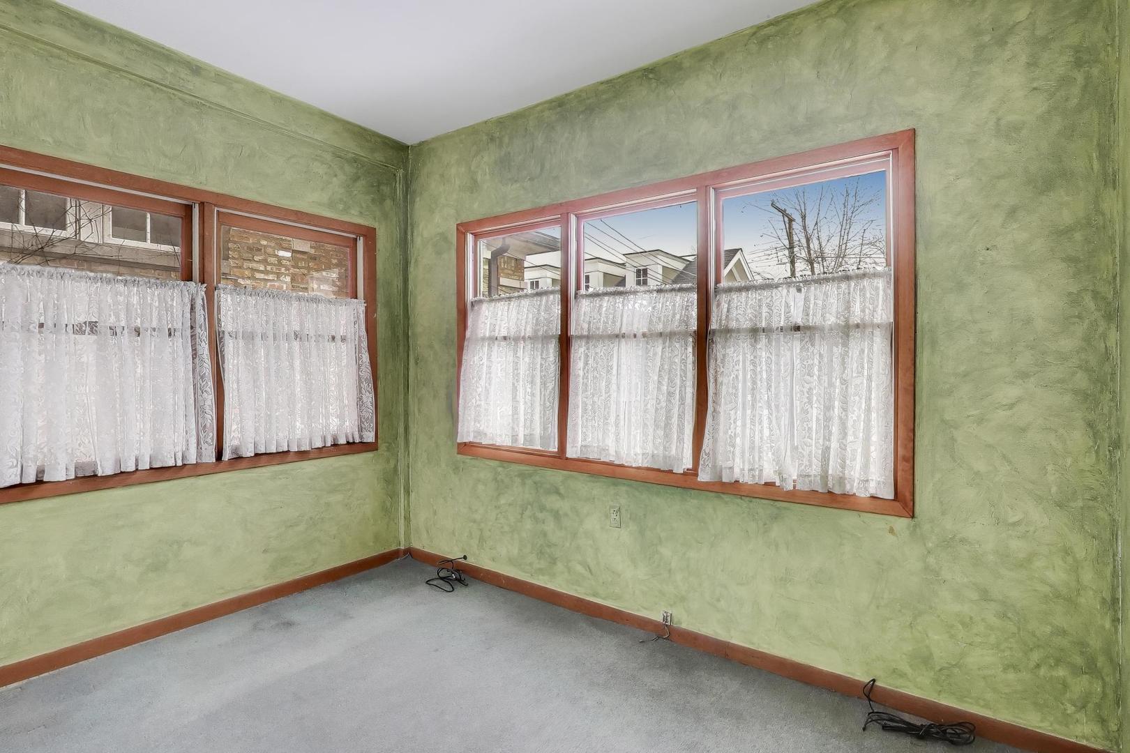 2245 West Giddings Street Chicago, IL 60625 - Photo 11 of 50 a view of a room that has a large window