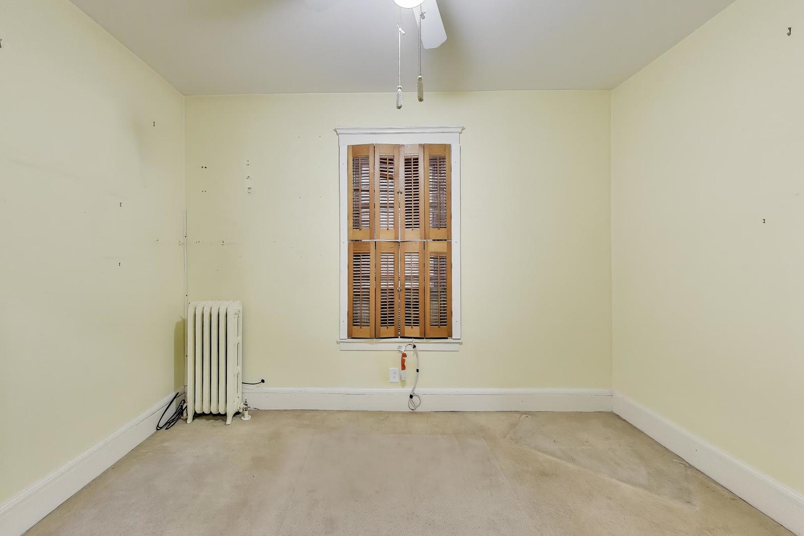 2245 West Giddings Street Chicago, IL 60625 - Photo 16 of 50 an empty room with a window