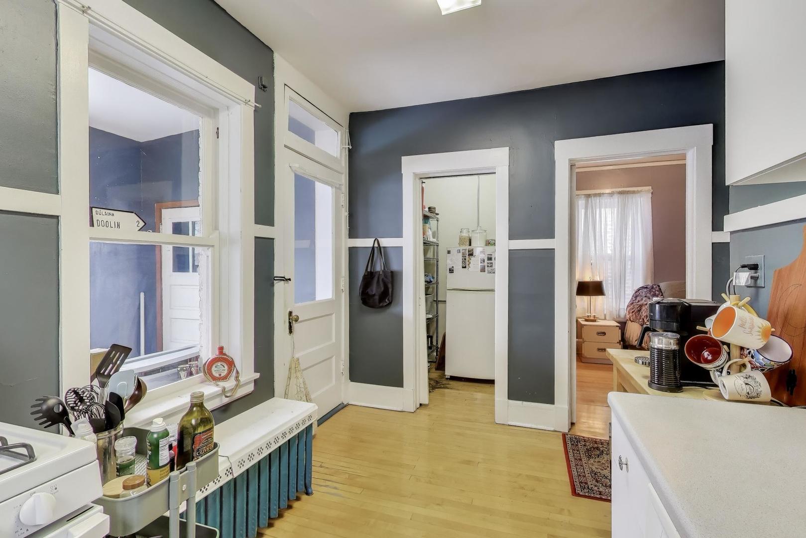 2245 West Giddings Street Chicago, IL 60625 - Photo 26 of 50 a view of a livingroom with furniture and toys