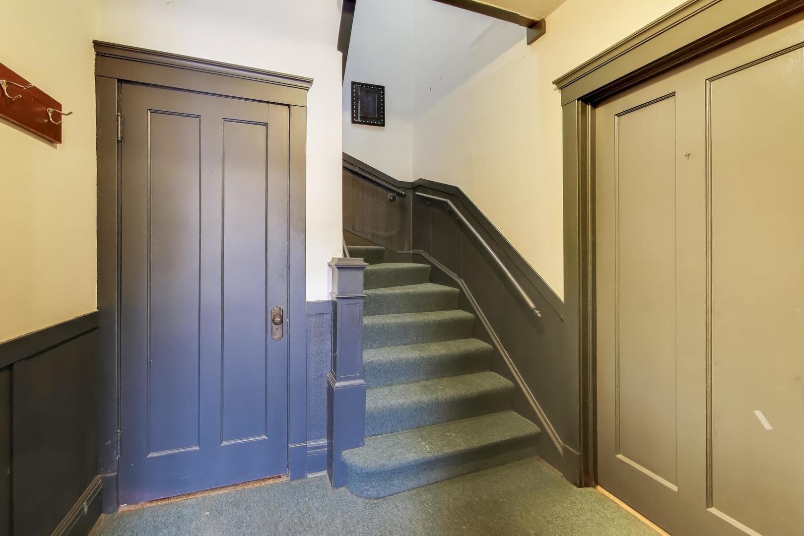 2245 West Giddings Street Chicago, IL 60625 - Photo 3 of 50 a view of entryway