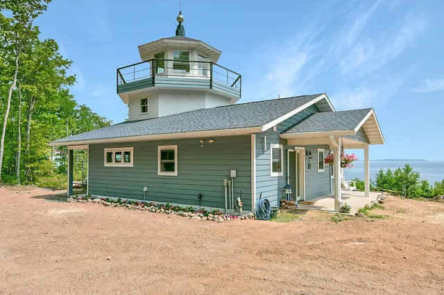 $649,500 | 3756 North Shore Road, La Pointe, WI 54850