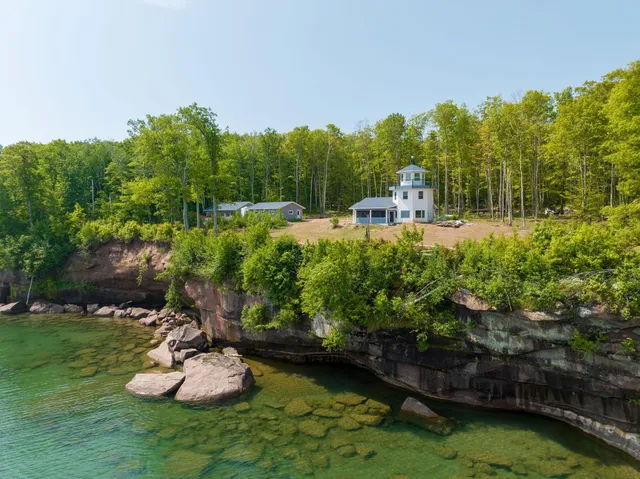 $649,500 | 3756 North Shore Road, La Pointe, WI 54850
