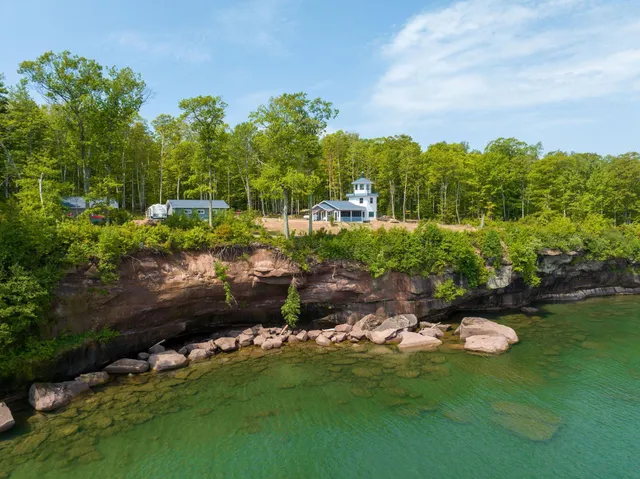 $649,500 | 3756 North Shore Road, La Pointe, WI 54850
