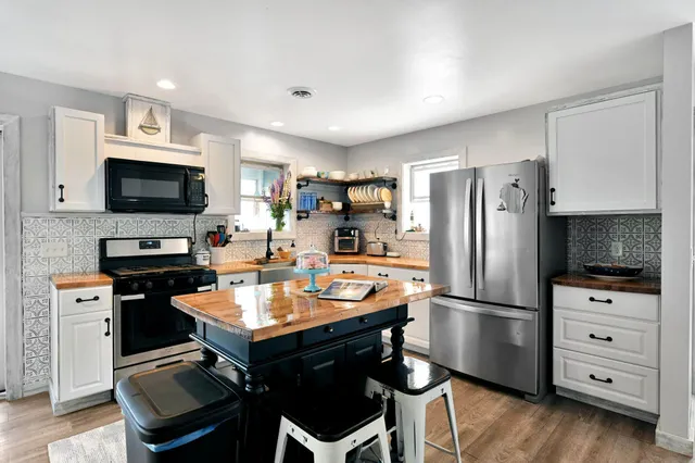 $649,500 | 3756 North Shore Road, La Pointe, WI 54850