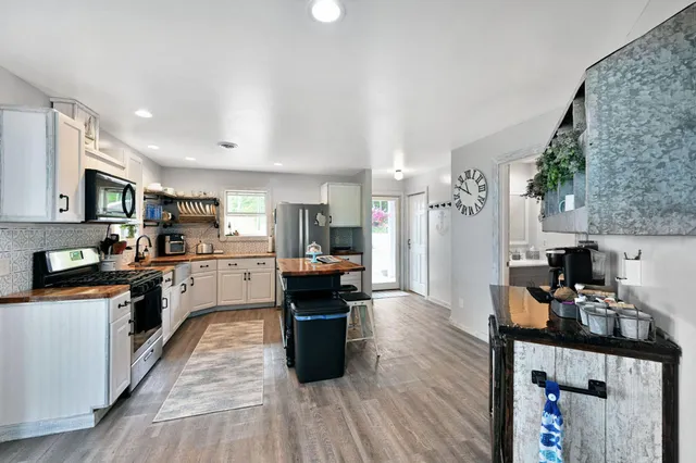 $649,500 | 3756 North Shore Road, La Pointe, WI 54850