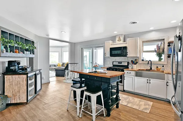 $649,500 | 3756 North Shore Road, La Pointe, WI 54850