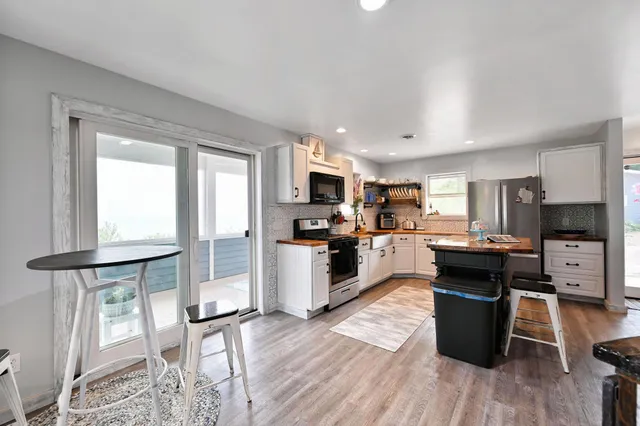 $649,500 | 3756 North Shore Road, La Pointe, WI 54850