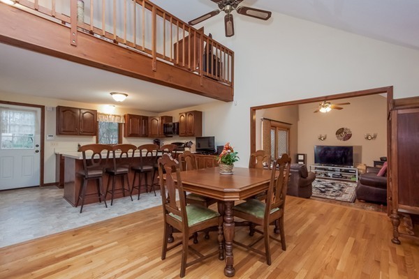 642 County Road Holyoke, MA 01040 - Photo 3 of 24 Gallery Image 3