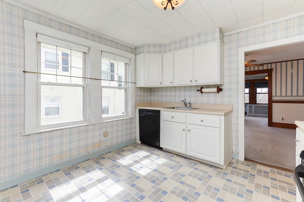 45 Redlands Road Boston, MA 02132 - Photo 6 of 41