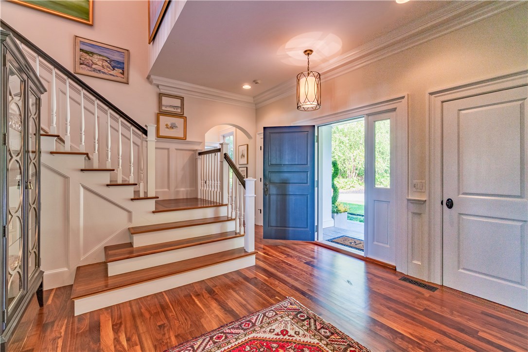 136 Eastover Road Portsmouth, RI 02871 - Photo 5 of 37 Gallery Image 5