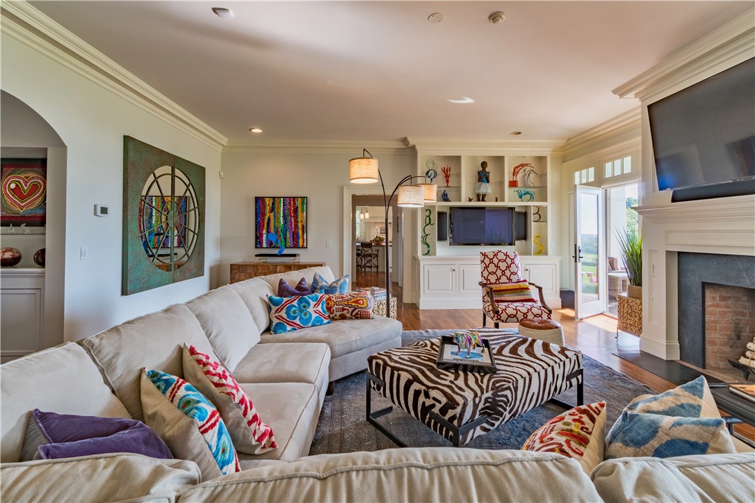 136 Eastover Road Portsmouth, RI 02871 - Photo 8 of 37 Gallery Image 8