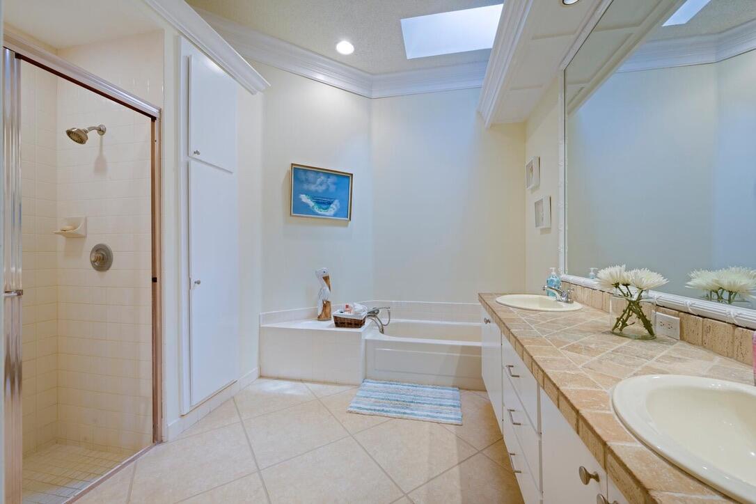 174 Hampton Circle Jupiter, FL 33458 - Photo 20 of 45 a bathroom with a tub sink and mirror