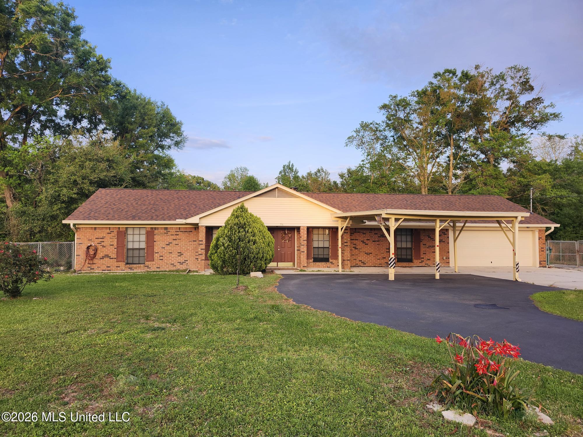 596 Tegarden April Photo