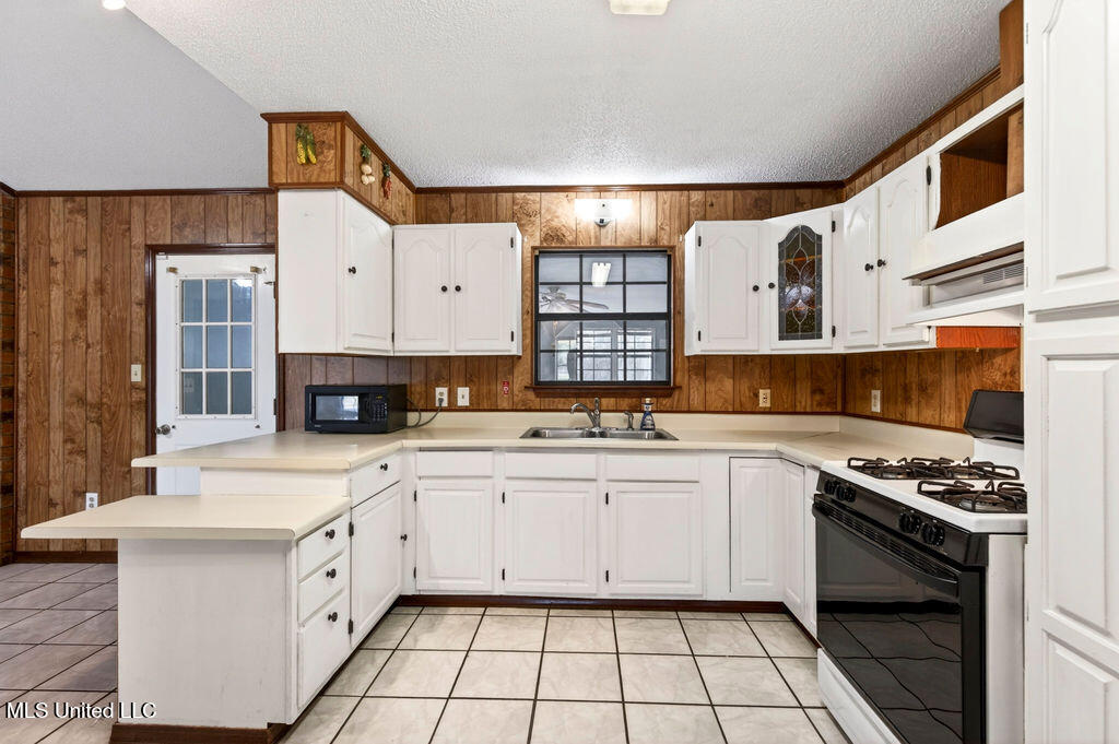 596 Tegarden Road Gulfport, MS 39507 - Photo 13 of 35 596TegardenRd-Kitchen