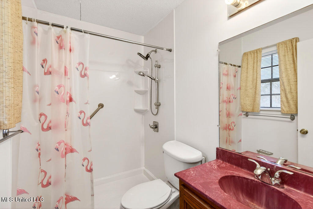 596 Tegarden Road Gulfport, MS 39507 - Photo 16 of 35 596TegardenRd-Primary Bath