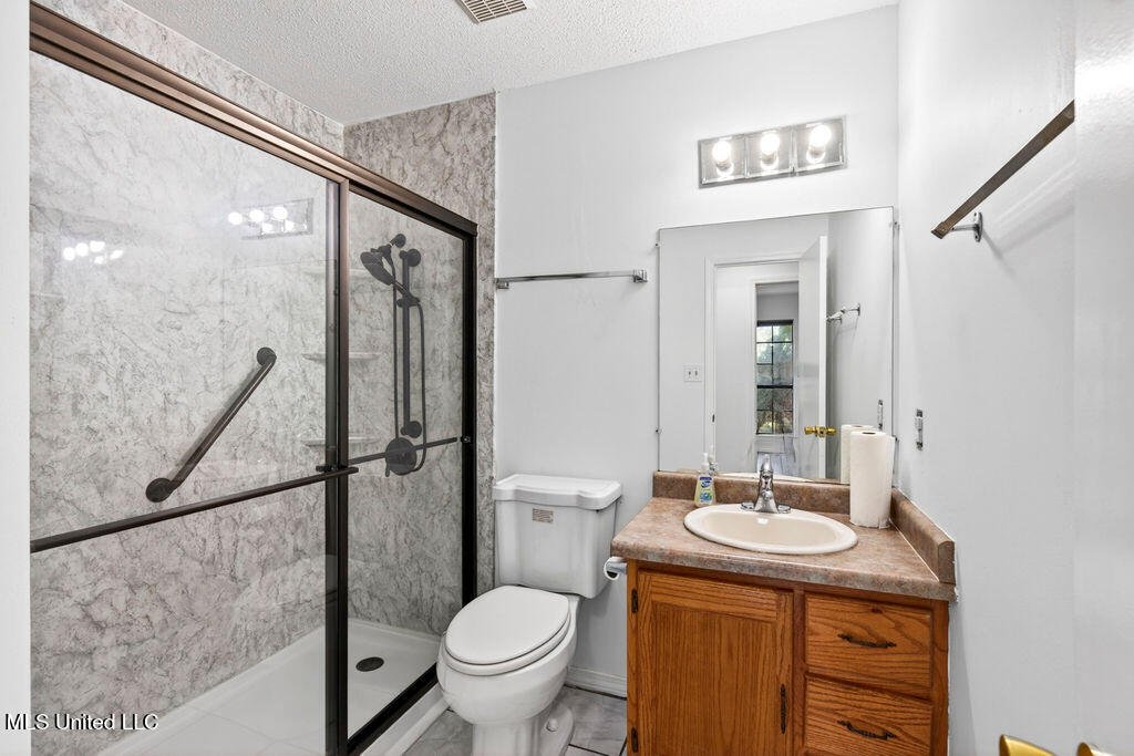 596 Tegarden Road Gulfport, MS 39507 - Photo 20 of 35 596TegardenRd-Hall Bath