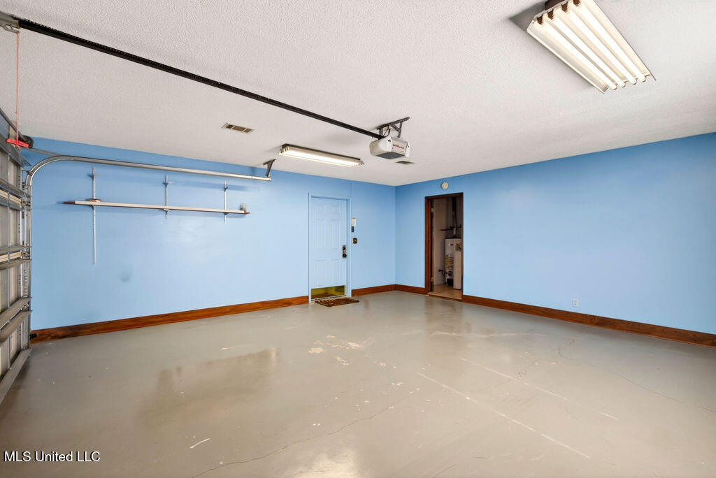 596 Tegarden Road Gulfport, MS 39507 - Photo 21 of 35 596TegardenRd-Garage