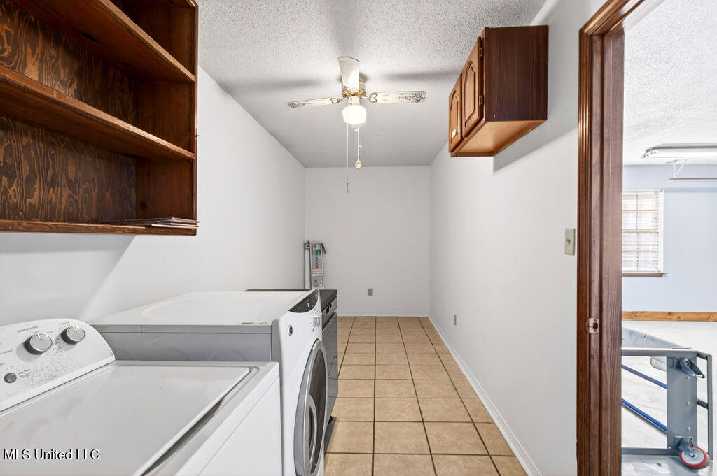 596 Tegarden Road Gulfport, MS 39507 - Photo 22 of 35 596TegardenRd-Laundry