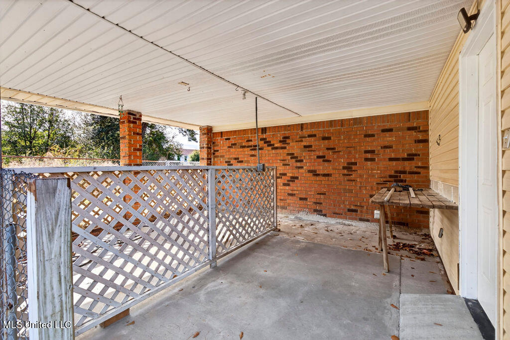 596 Tegarden Road Gulfport, MS 39507 - Photo 25 of 35 596TegardenRd-Cov Patio