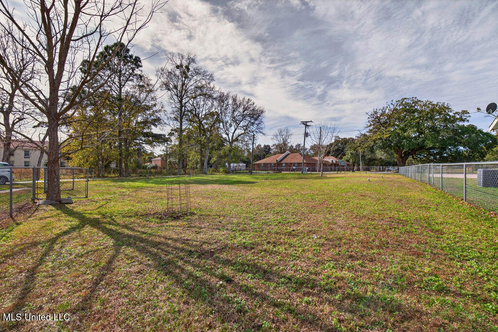 596 Tegarden Road Gulfport, MS 39507 - Photo 29 of 35 596TegardenRd-Backyard