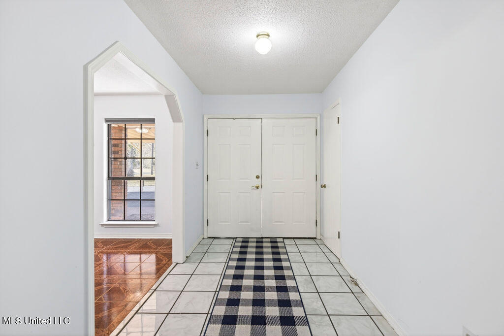 596 Tegarden Road Gulfport, MS 39507 - Photo 6 of 35 596TegardenRd-Foyer