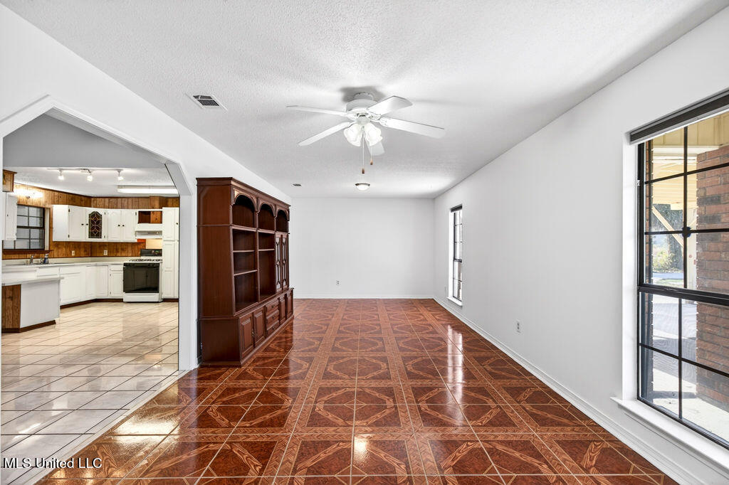 596 Tegarden Road Gulfport, MS 39507 - Photo 8 of 35 596TegardenRd-LR