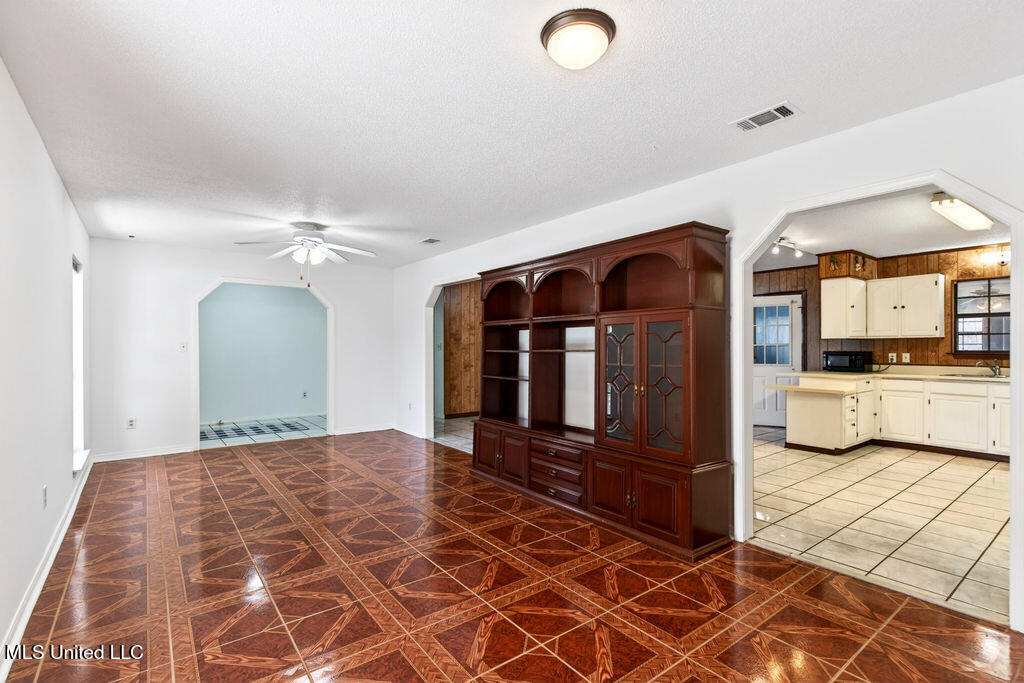 596 Tegarden Road Gulfport, MS 39507 - Photo 9 of 35 596TegardenRd-LR