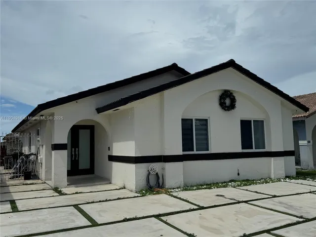a house view with a outdoor space