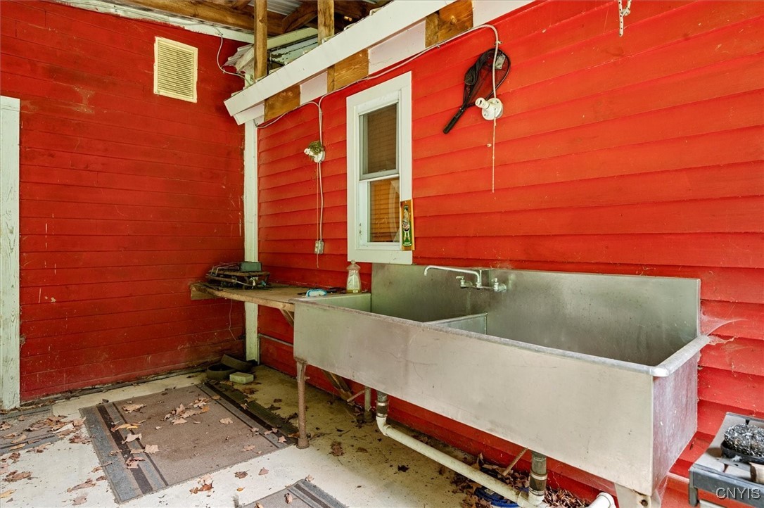 9255 Brown Road Hubbardsville, NY 13355 - Photo 7 of 44