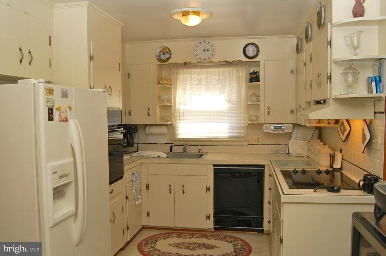 21 Pendleton Road Fredericksburg, VA 22405 - Photo 4 of 10 Kitchen