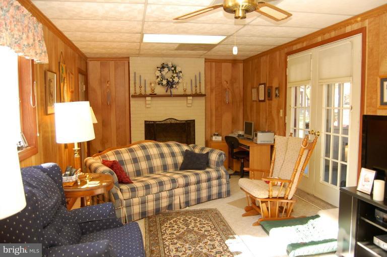 21 Pendleton Road Fredericksburg, VA 22405 - Photo 5 of 10 Family Room