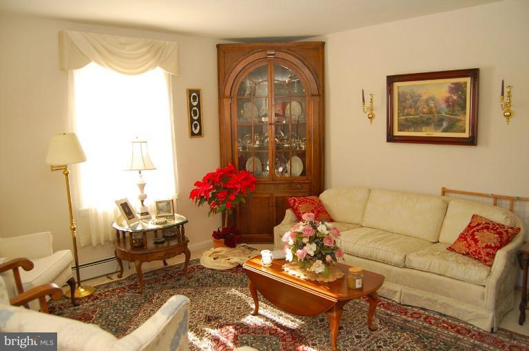 21 Pendleton Road Fredericksburg, VA 22405 - Photo 7 of 10 Living Room