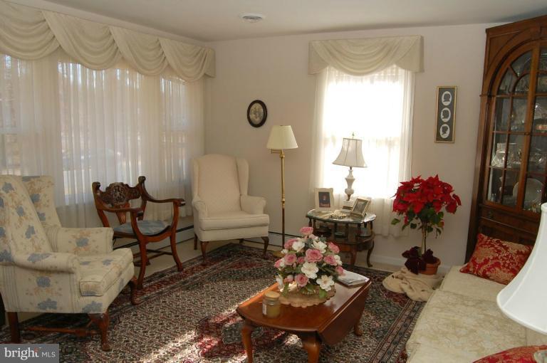 21 Pendleton Road Fredericksburg, VA 22405 - Photo 9 of 10 Living Room
