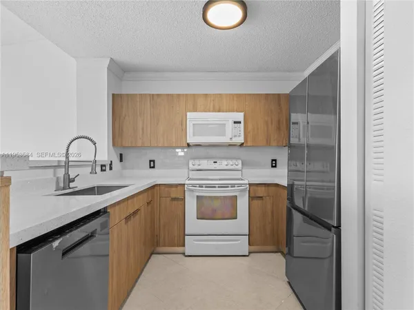 $2,600 | 4460 Northwest 107th Avenue, Unit 3048, Doral, FL 33178